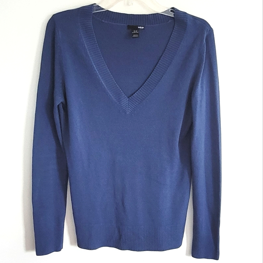 H&M Blue Long Sleeve V-neck Sweater Size Medium